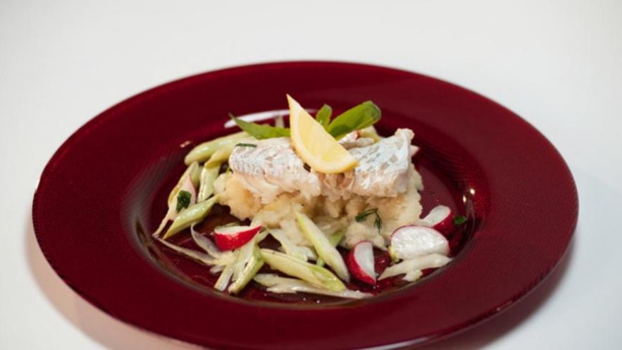 Рецепт трески с пюре из сельдерея и легким салатом