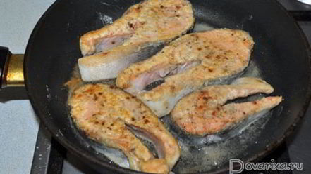 Рецепт запеченного кижуча под овощами