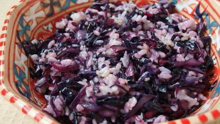 Рецепт салата-гарнира с рисом и краснокочанной капустой