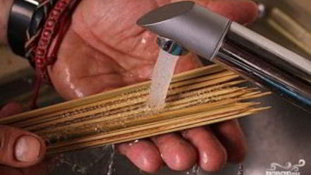 Рецепт куриного шашлыка на шпажках