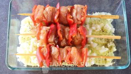 Рецепт куриного шашлыка с картошкой в духовке