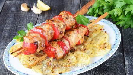 Рецепт куриного шашлыка с картошкой в духовке