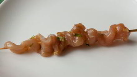 Рецепт куриных шашлычков на шпажках