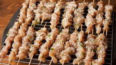 Рецепт куриных шашлычков на шпажках