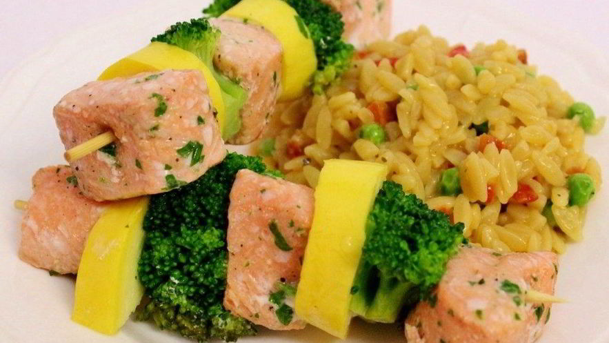 Рецепт шашлычков из лосося на шпажках