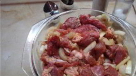 Рецепт шашлыка в рукаве на луковой подушке