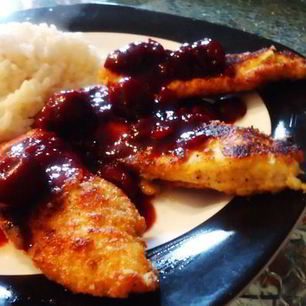 Рецепт Миндального шницеля Амаретто с острым вишневым соусом