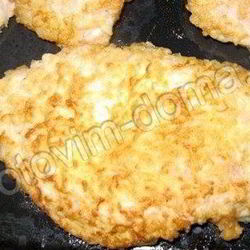 Рецепт Шницелей куриных в сырной шубе