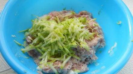 Рецепт свиного шницеля с сыром и яйцом в мультиварке