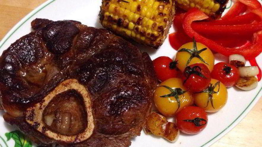 Рецепт говяжьего стейка с гарниром из овощей
