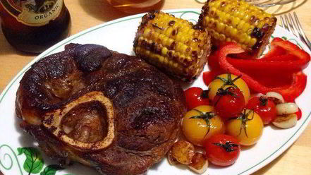 Рецепт говяжьего стейка с гарниром из овощей