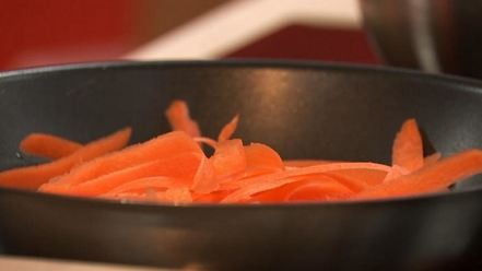 Рецепт минутного стейка со смайл-глазуньей