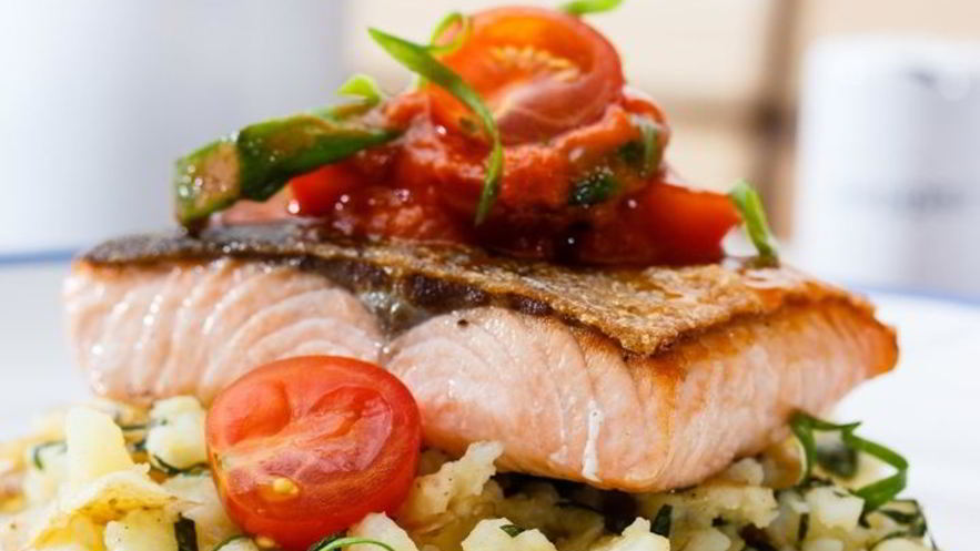 Рецепт стейка из форели с картофелем