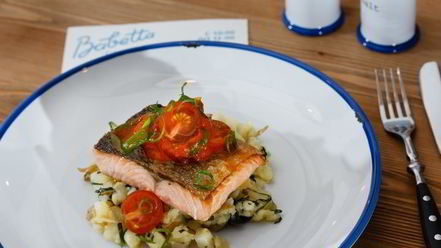 Рецепт стейка из форели с картофелем