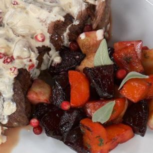 Рецепт Стейка из говядины с печеными корнеплодами