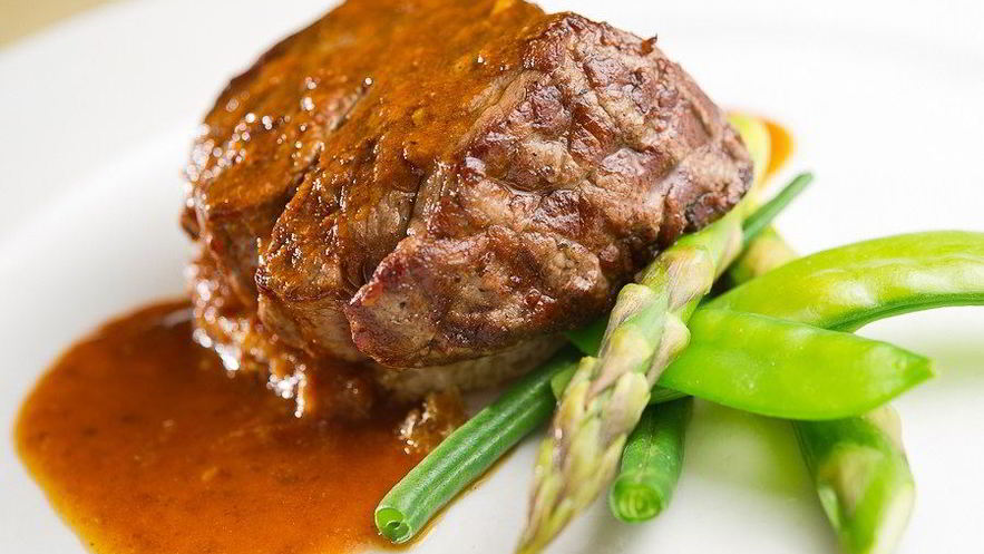 Рецепт стейка из говядины со спаржей и стручковой фасолью