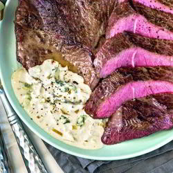 Рецепт Стейка из лопатки с соусом из голубого сыра