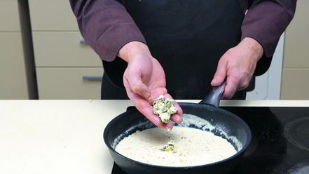 Рецепт стейка из лопатки с соусом из голубого сыра