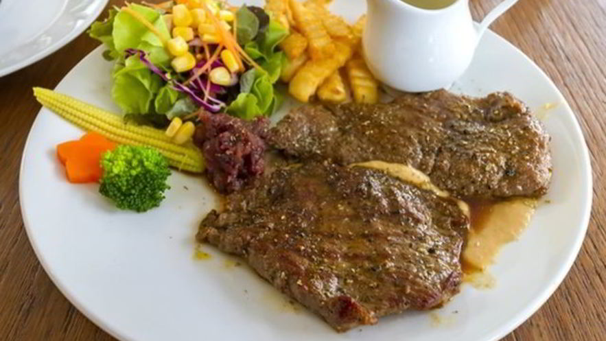 Рецепт стейка из оленины с соусом из крыжовника