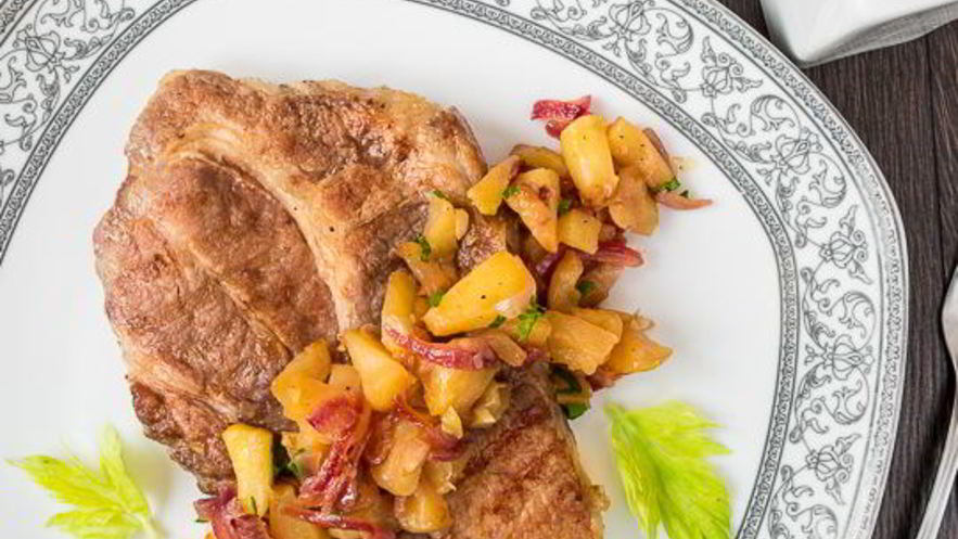 Рецепт стейка из свинины с яблочным чатни