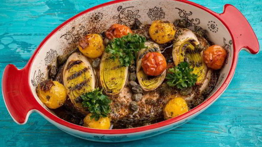 Рецепт стейка лосося, запеченный с помидорами черри