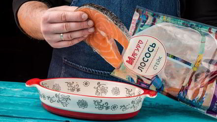 Рецепт стейка лосося, запеченный с помидорами черри