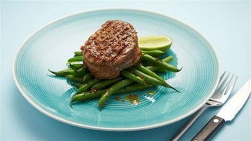 Рецепт стейка на гриле с французским зеленым горошком