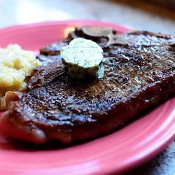 Рецепт Стейка на кости с зеленым маслом