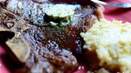 Рецепт стейка на кости с зеленым маслом