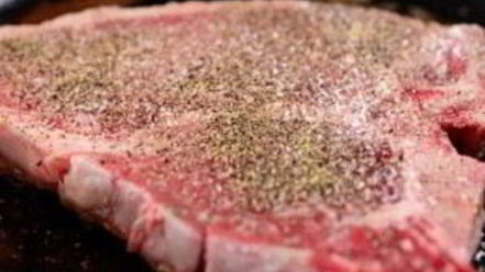 Рецепт стейка на кости с зеленым маслом