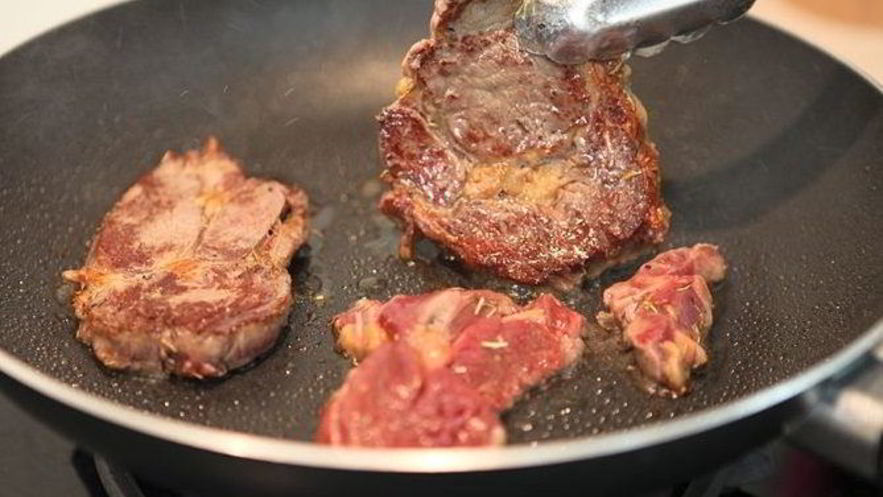 Рецепт стейка на сковороде