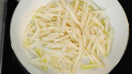 Рецепт стейка с черным трюфелем, фуа-гра и томленым корнем сельдерея