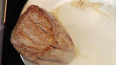 Рецепт стейка с черным трюфелем, фуа-гра и томленым корнем сельдерея