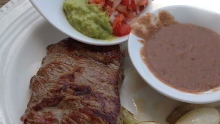Рецепт стейка с гуакамоле