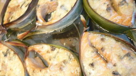 Рецепт стейков из лосося с голубым сыром