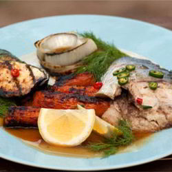 Рецепт Стейков из толстолобика с овощами гриль