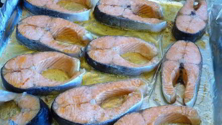 Рецепт стейков красной рыбы в духовке