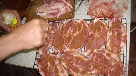 Рецепт стейков на решетке и картошка-трясучка