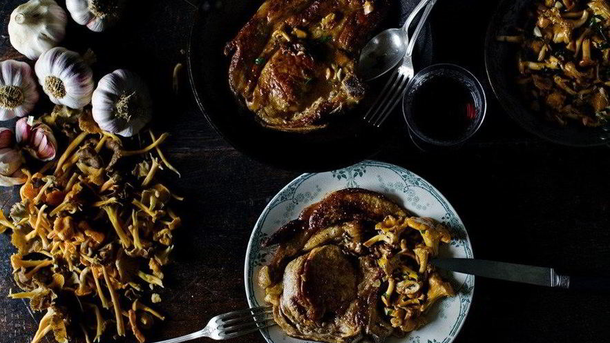 Рецепт телячьего стейка с лисичками