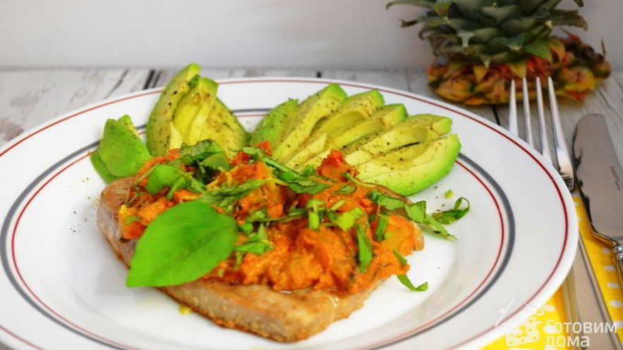 Рецепт тунцовых стейков с ананасовым чатни