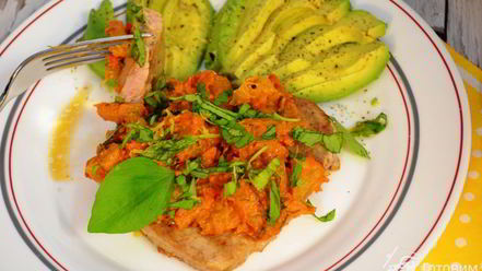 Рецепт тунцовых стейков с ананасовым чатни