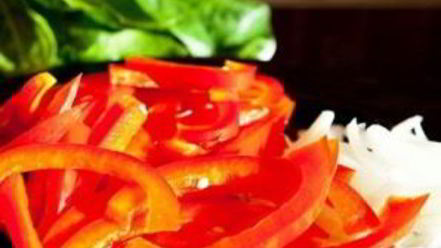 Рецепт стеклянной лапши с индейкой и шпинатом