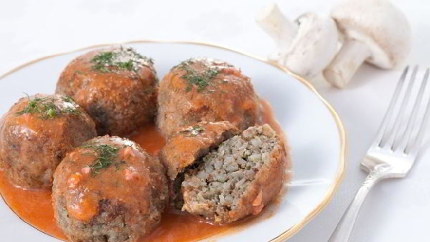 Рецепт гречневых тефтелей с грибами в соусе