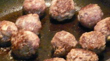 Рецепт испанских пикантных тефтелей с рисом и стручковой фасолью