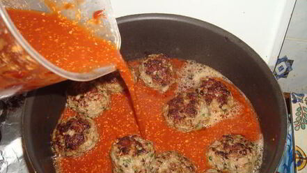 Рецепт итальянских тефтелей в томатном соусе