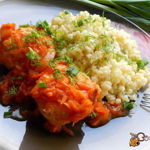 Рецепт Куриных тефтелей с булгуром в томатном соусе