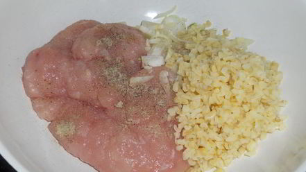 Рецепт куриных тефтелей с булгуром в томатном соусе