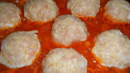 Рецепт куриных тефтелей с булгуром в томатном соусе