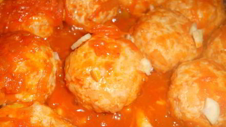 Рецепт куриных тефтелей с булгуром в томатном соусе