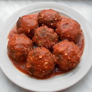 Рецепт Мясных тефтелей с рисом и овощами в томатном соусе